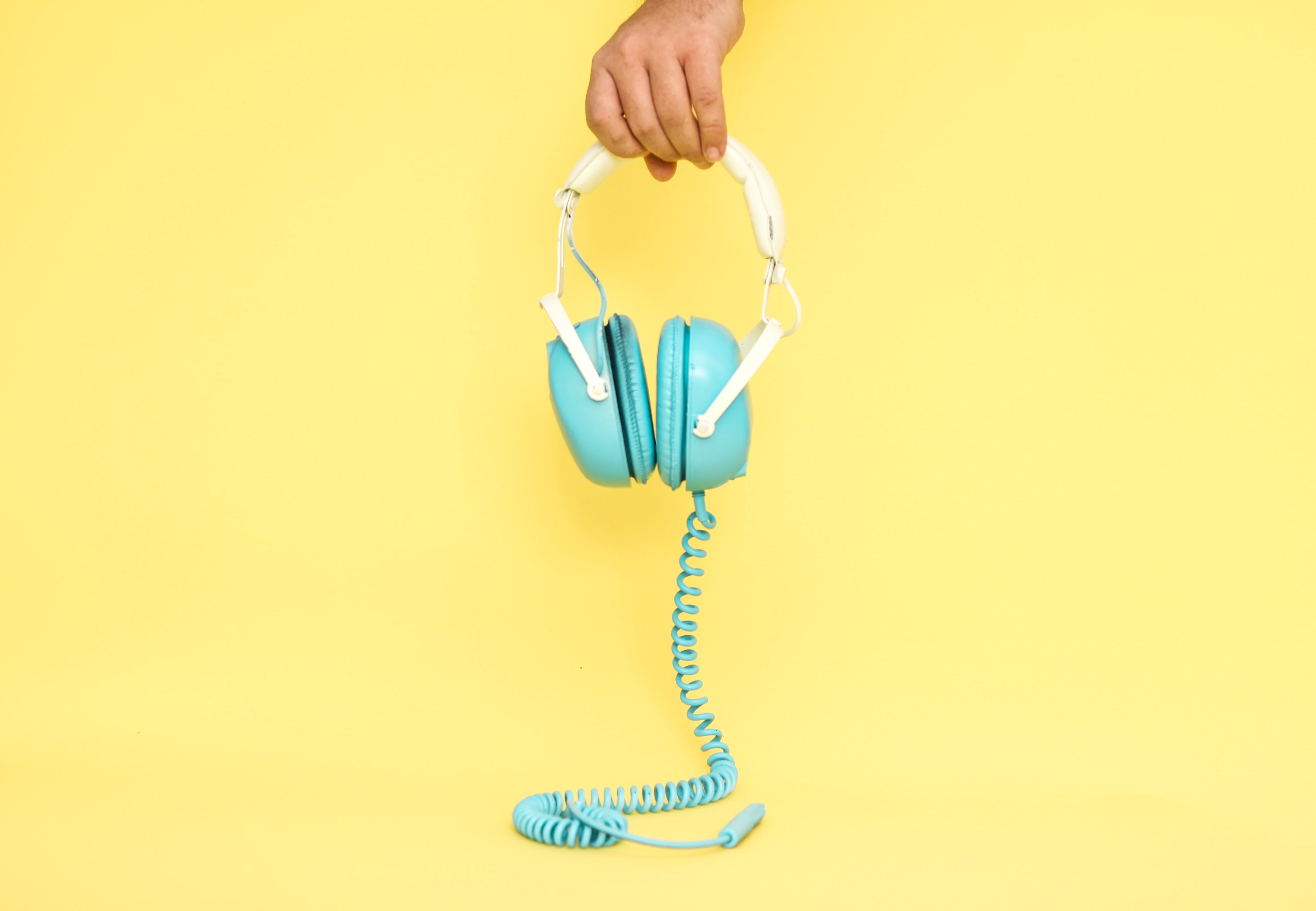 Can you mix music with headphones?